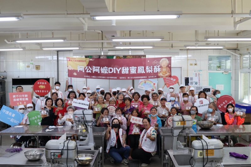 老協攜手佳冬高農共好慶中秋  青銀共學手作幸福味
