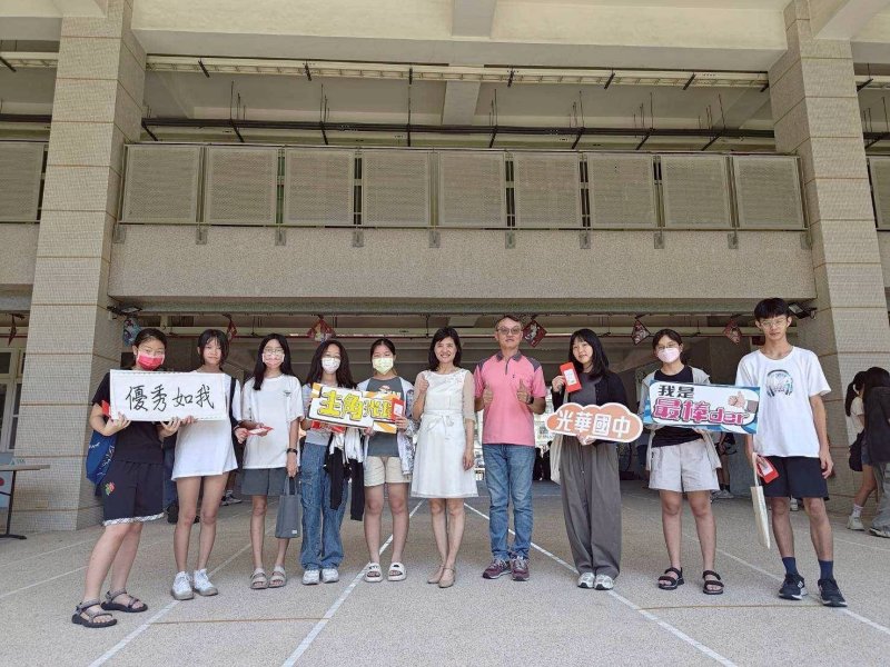 光華國中「公車亭設計徵件」展現校園美學 首獎〈校園星途〉亮起來