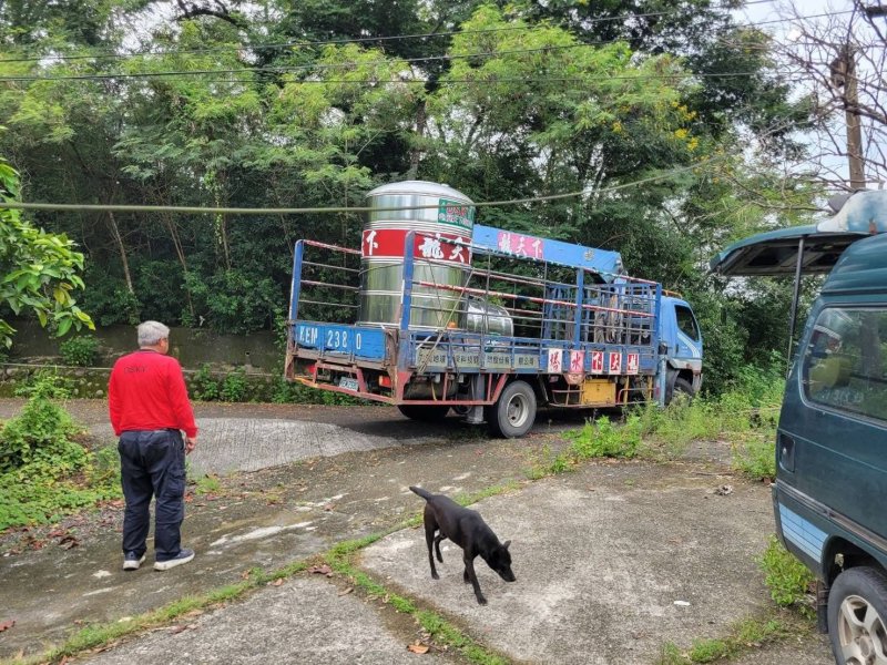   高雄市慈善團體聯合總會協助田寮山區獨居長者　解決長年缺水困境