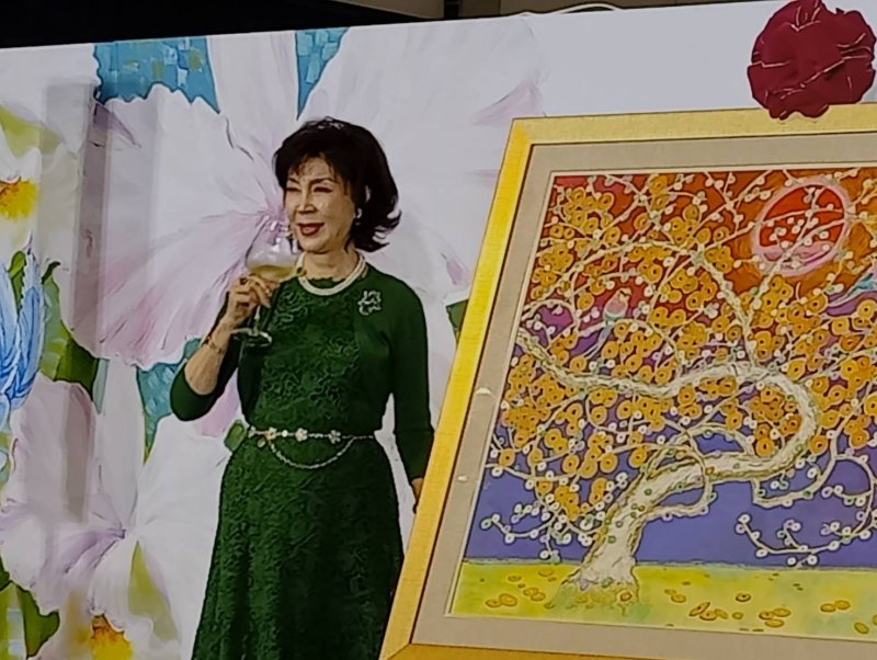 白嘉莉美麗傳奇藝術展 集結40多年來創作展出71幅創作 新光三越高雄左營店10／3登場 