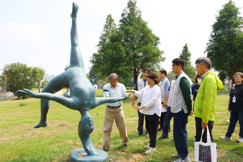 黃敏惠市長率隊視察北香湖公園 推動全齡宜居與生態共融新典範