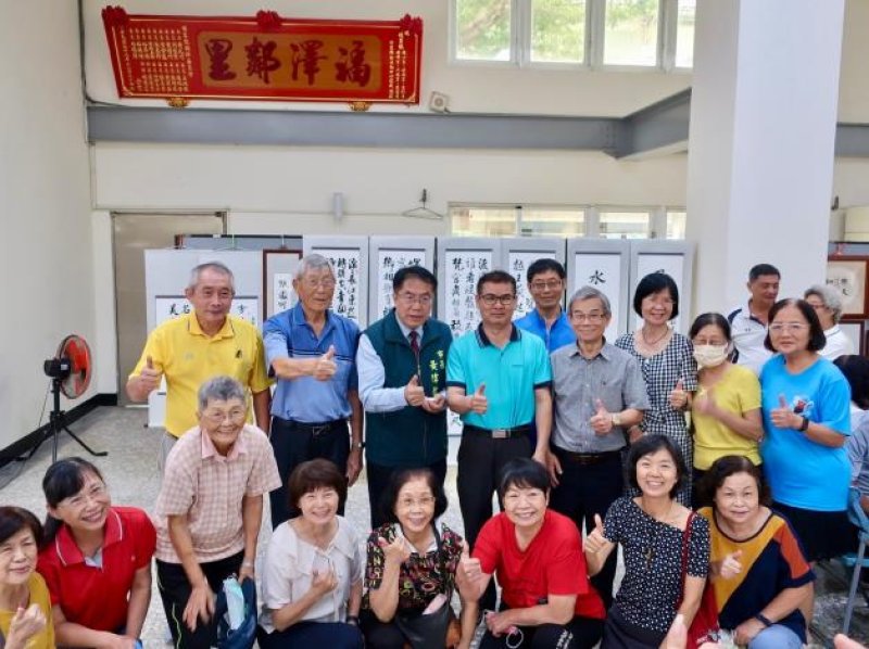 臺南市歡慶重陽節 黃偉哲市長加碼發放1,300元敬老金 祝福長者健康快樂、活躍樂齡