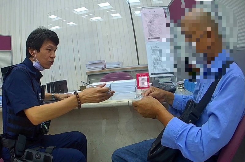誤信網友投資黃金穩賺 楠梓警銀聯手阻詐40萬積蓄