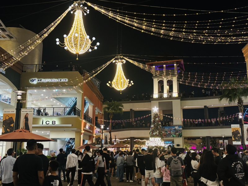 SKM Park Outlets 高雄草衙「雪境童話村」掀起下雪熱潮！聖誕送禮、美食全攻略