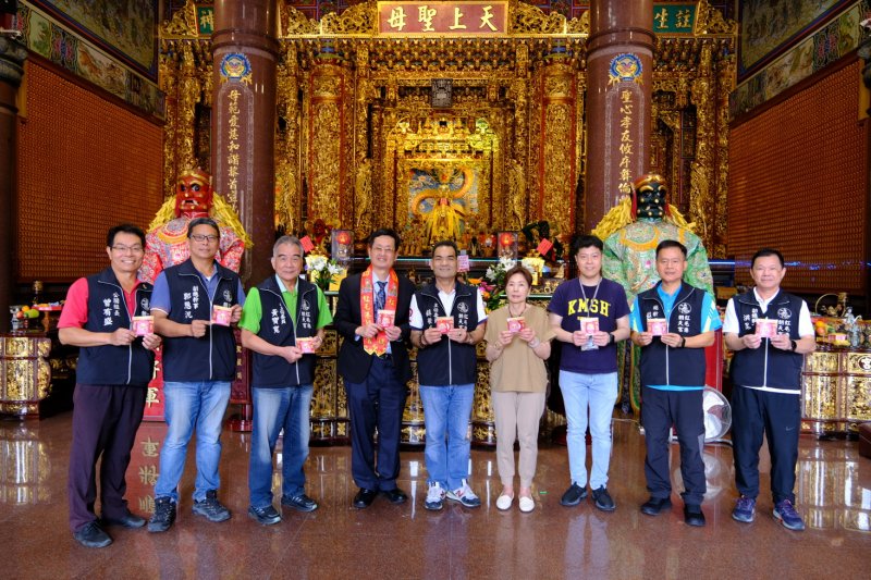  小港醫院攜手紅毛港朝天宮　推出「醫院 × 廟宇」聯名平安符　迎接白沙屯媽祖抵達高雄祈福