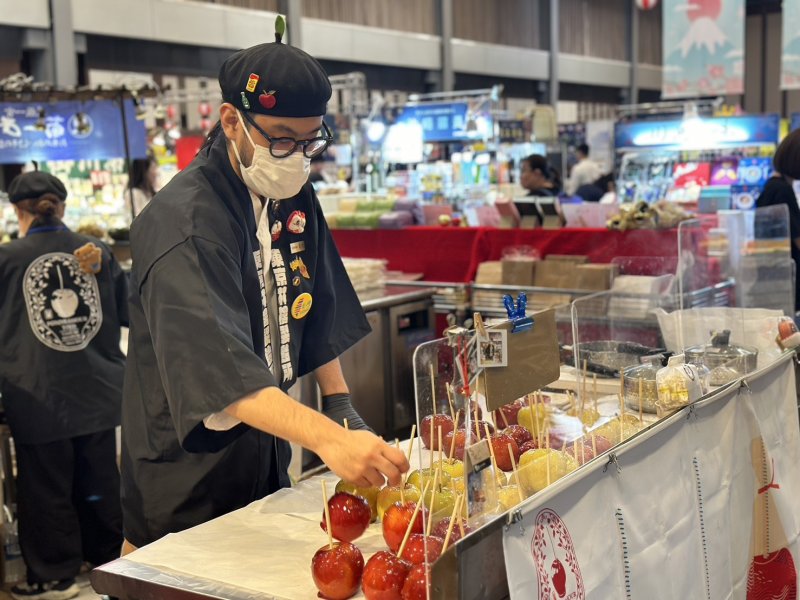 新光三越高雄左營店暖心耶誕 攜手會員助孩童圓夢耶誕心願