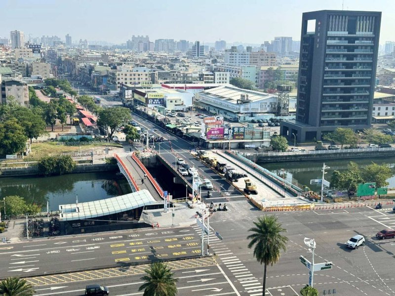 前鎮媽祖港橋歷經3年半改建施工完成  明(12/11)日中午全線開放通車