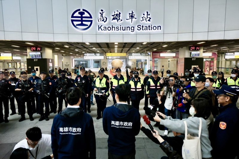 因應北部治安事件 高雄全面提升維安 陳其邁視察火車站部署