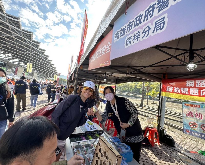 富邦馬拉松熱血開跑 楠梓警宣導安全不缺席 