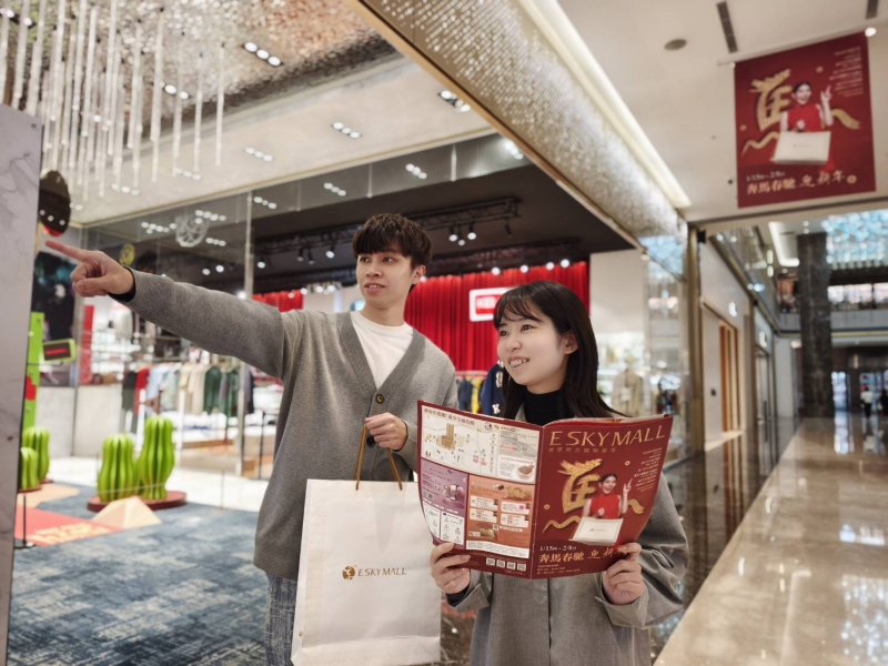  聽國樂、繪春聯！義享時尚廣場打造沉浸式新春盛典， 指定期間滿額5%回饋，「蘋安」來店禮開啟年前消費動能