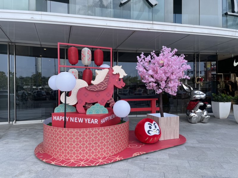 福袋升級登場！高雄大立馬年主題裝置與藝術展拍照熱點同步開放