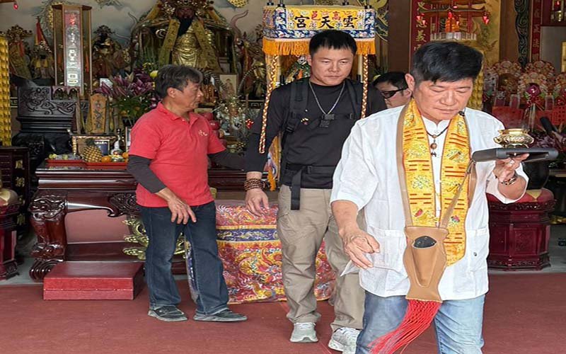 承恩立誓、以行還願　副爐主傅俊雲背轎北行為台灣祈福