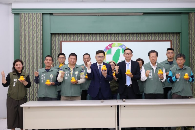 賴瑞隆拜會高雄市黨部　黃文益：發揮即戰力鳳山黨部轉型競選辦公室 全黨團結迎戰大選、力拚議會過半