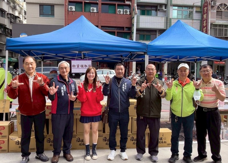 農曆年前送暖！高雄聾人協會與許采蓁合作 三場物資發放助邊緣戶