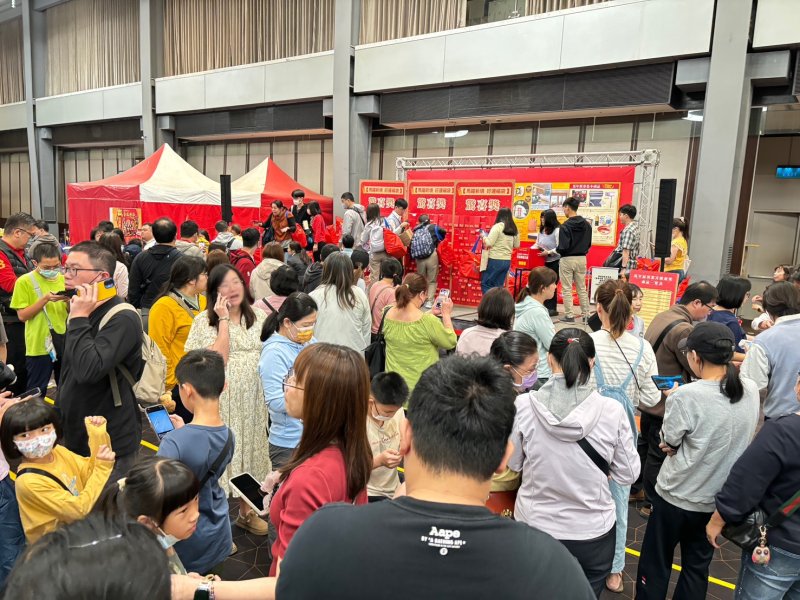 【新光三越高雄左營店】 春節連假掌握停留經濟 帶動人潮及買氣 「IP體驗特區」逾10組國際熱門動漫強勢集結