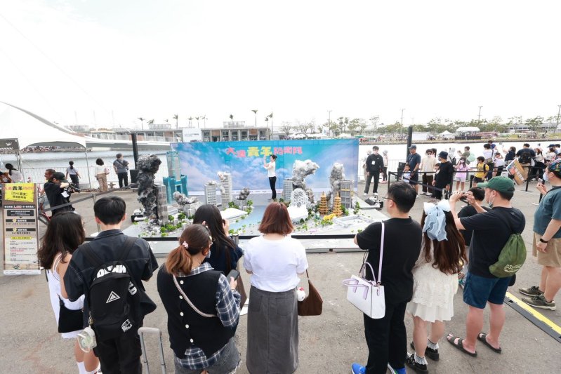 「大港青年防衛隊」兩日湧入8萬人次 「特攝微縮城市」好評加碼　近期移展高捷中央公園站延續熱潮