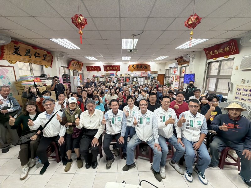 柯文哲南下三民挺林于凱　不只是一場座談，更像第三勢力重新盤點實力