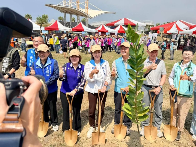 柯志恩林園植樹許下選綠色願景 盼高雄增加更多綠蔭