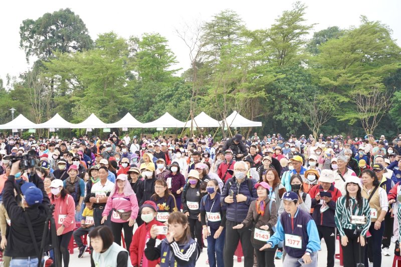 屏東新地標！萬丹森林公園今啟用 上午逾3,000人漫步擁抱芬多精