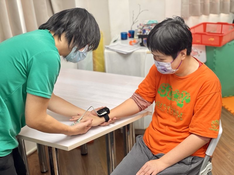 喜憨兒天鵝堡導入AI智慧照護 承接雙老家庭壓力 建構全日型支持系統