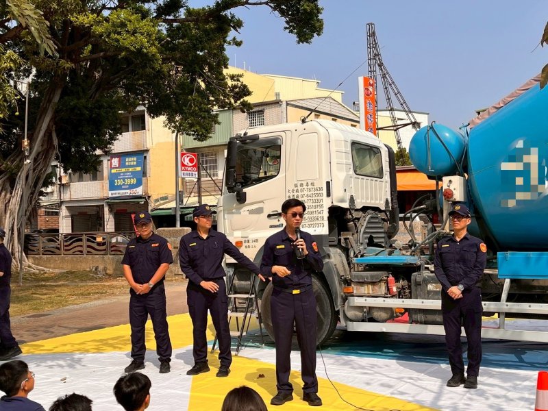 大車入校園實境體驗＋高強度執法雙軌並行　前鎮警全力防制大型車事故