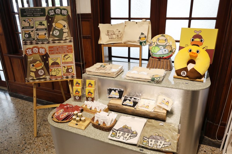 臺南招牌吉祥物菜奇鴨夜奇鴨入厝古蹟會館文創吸人潮