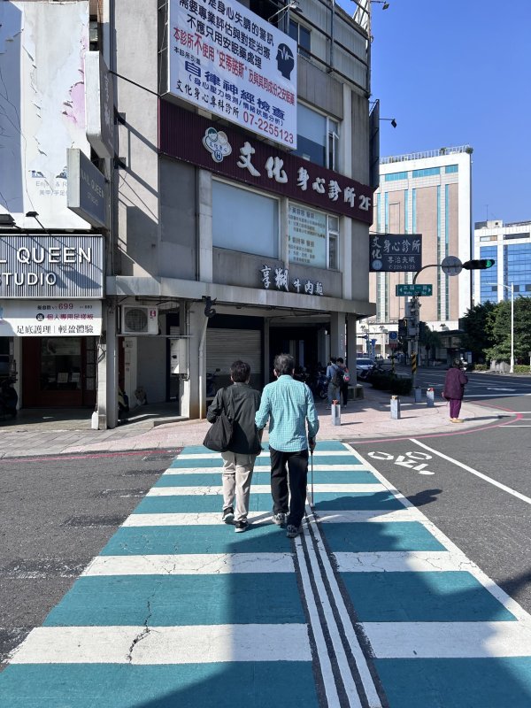 高雄交通局今年再建 11 處視覺功能障礙語音號誌讓視障朋友過馬路更安心