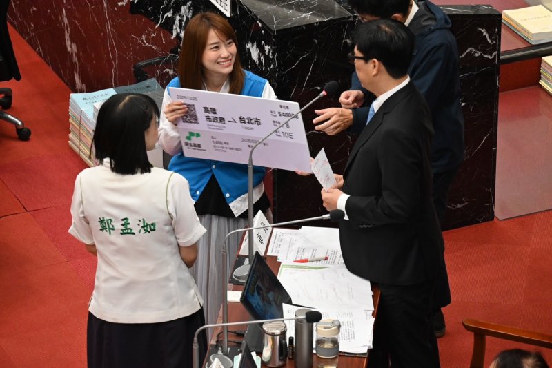 許采蓁出題考市府　結果9比1「答案幾乎都偏向柯志恩」#許采蓁