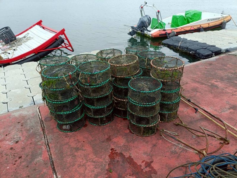 台南海域取締非法漁民作業查獲多起流刺網漁具