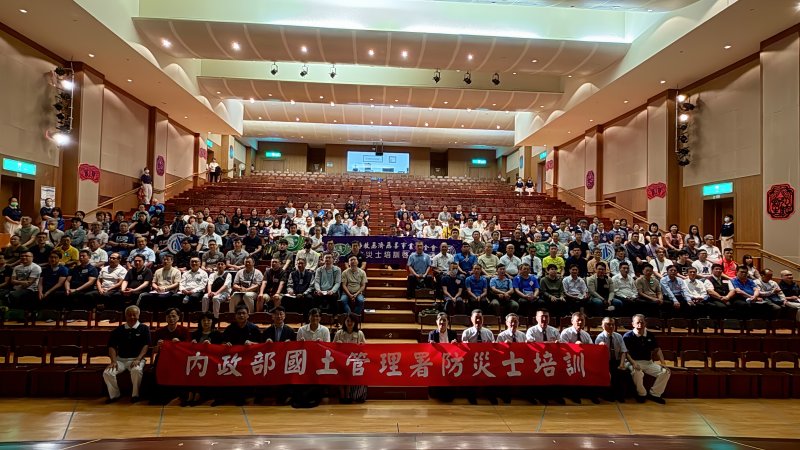 内政部公寓大厦管理人員防災士  高雄首場共200位社區守門人在高雄靜思堂培訓