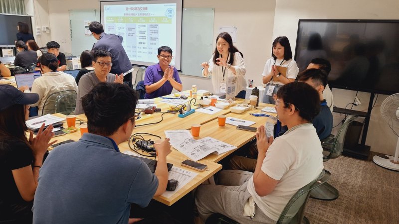 數位部數位產業署主辦T大使計畫台中場今日舉行　響應數位近用與AI普惠　江啟臣∞李中愛台中聯合服務 分享數位近用三層模型