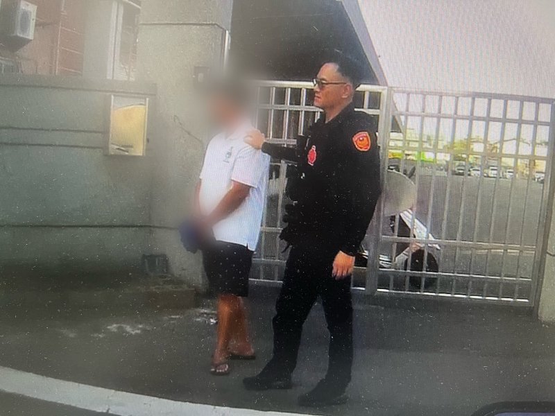 酒駕拒檢狂逃 撞人肇逃還闖國道匝道 轉彎打滑反被壓制