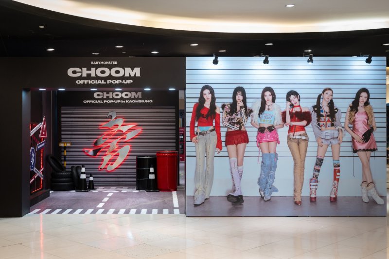 BABYMONSTER《CHOOM》快閃店首站登陸高雄夢時代 高雄限定商品、隱藏版親簽拍立得一次登場