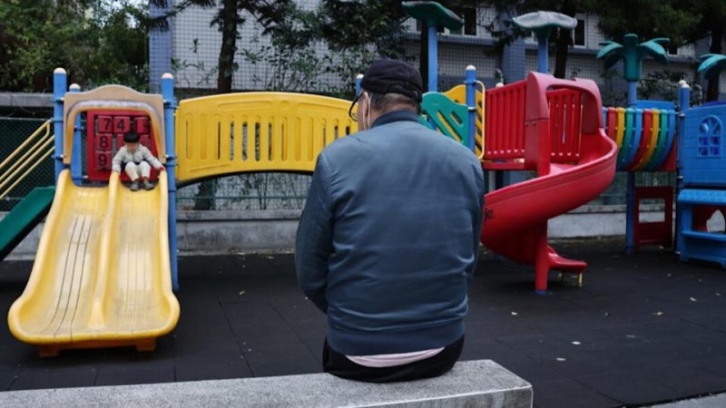 超高齡社會隱形負擔 兒盟調查：15%逆境家庭隔代教養 6成入不敷出每月赤字3千元