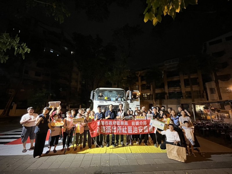 不再紙上談兵！前鎮分局邀里長坐上水泥車 震撼體驗大型車「視覺死神」