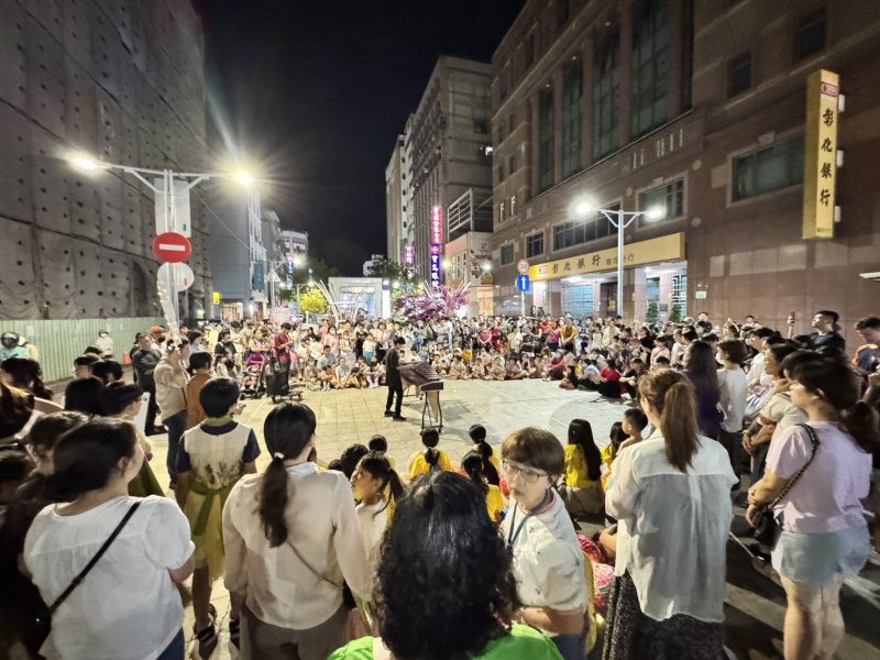 中山大學《鹽夏不夜埕》登場！　夜間藝術展「花轟」點亮城市