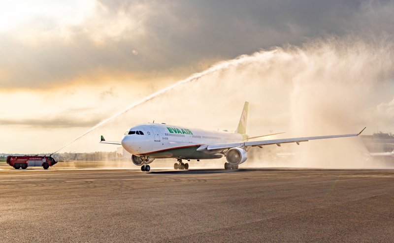 長榮航空5月20日A330-300廣體客機 高雄首航東京  放大機型 舒適隨行 滿足南部旅客的需求