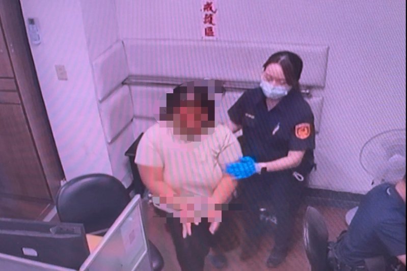 公園驚傳婦人掌摑幼童　前鎮警到場強勢帶回偵辦