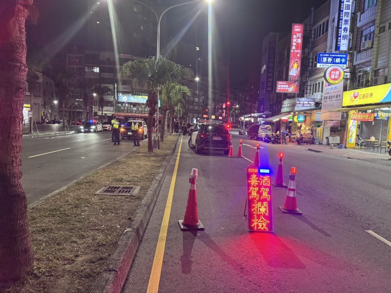 前鎮警鐵腕執法震攝宵小　深夜啟動高壓路檢毒駕酒駕不敢上路