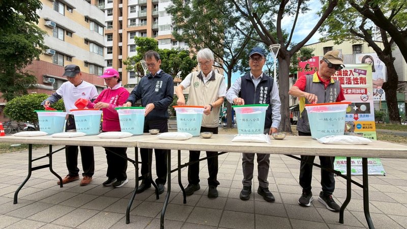高市連三例登革熱示範教導洗衣粉泡水防治法