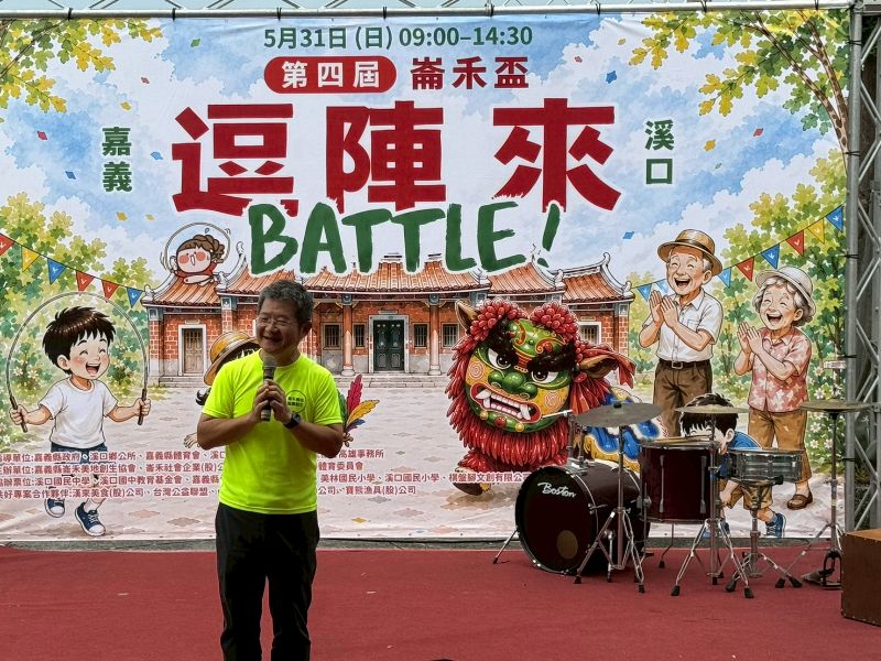 崙禾社會企業董事長陳梧桐輔導農民契作綠蘆筍，開發多元產品提升農民收益。記者賴昌邦/攝