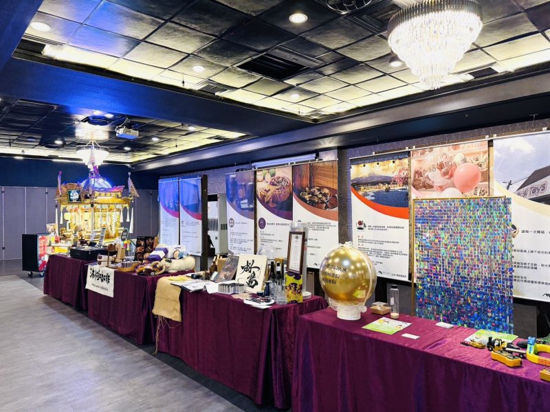 屏東大店長第12期結訓 28位青年創業家展現創新實力百萬LED神轎吸睛亮相 