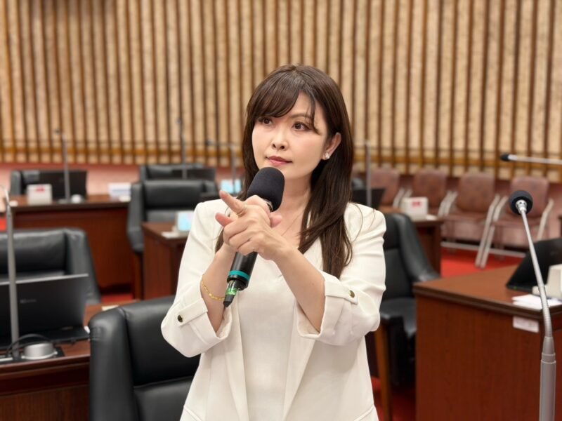 賴瑞隆封鎖網友、高市衛生局隱藏留言 陳美雅大酸:民進黨活成自己討厭的樣子! 賴瑞隆封鎖網友、高市衛生局隱藏留言 陳美雅大酸:民進黨活成自己討厭的樣子!