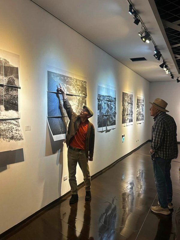 島嶼漂移-洪明爵個展解構人類中心主義用身體抽象肌理裂解與重構當代抽象繪畫