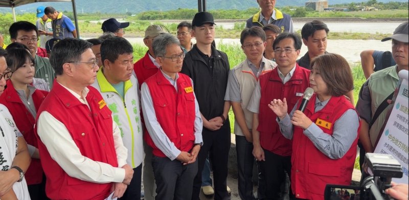 卓揆視察屏東治水與農損 周春米為民請命  爭取補助加速災後重建