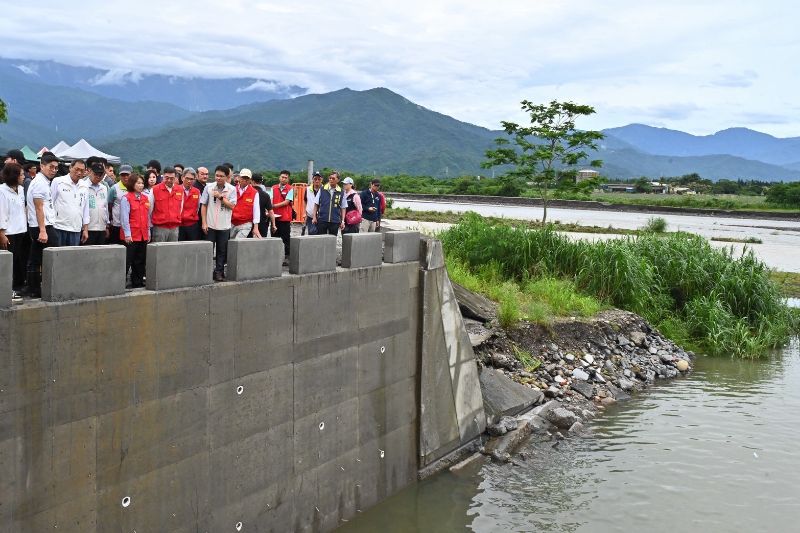 2026年6月27日行政院長卓榮泰視察屏東內埔鄉中林排水改善工程.jpg 2026年6月27日行政院長卓榮泰視察屏東內埔鄉中林排水改善工程.jpg