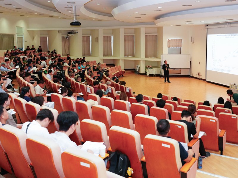 203位產官學研代表齊聚屏科大 共探植物工廠與智慧農業新未來