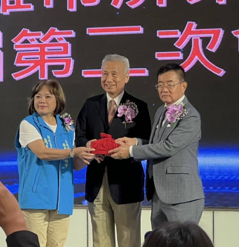 高雄市屏東縣同鄉會新舊任理事長今交接  縣市長參選人齊聚政治味濃