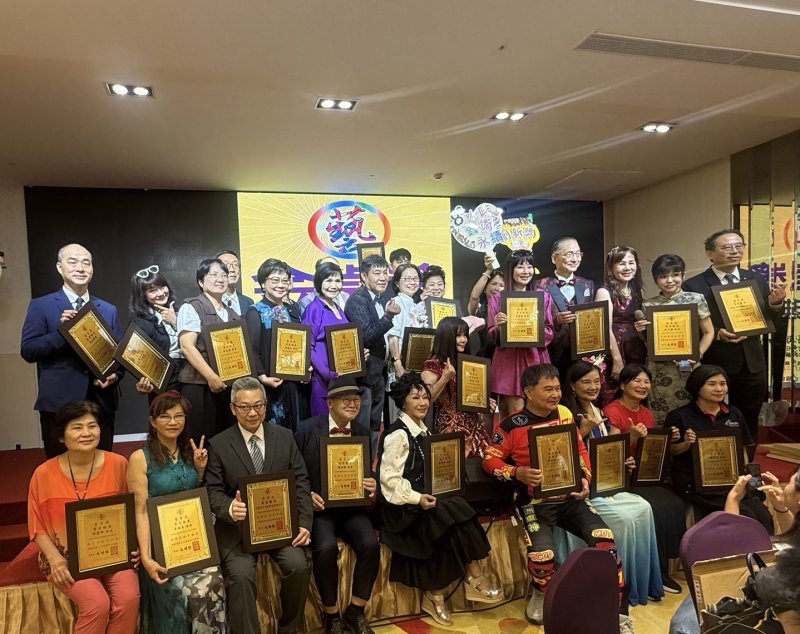 金卓獎十周年首納產業菁英、社會公益　36位跨領域典範獲表揚