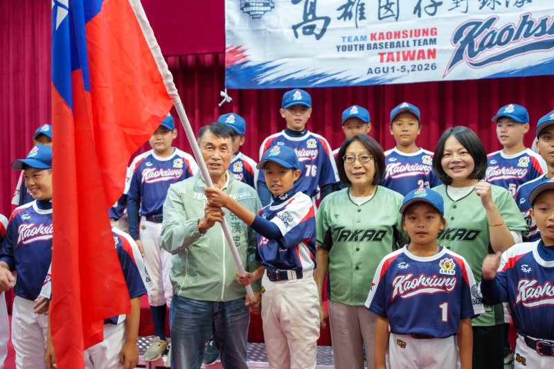 高雄少棒進軍國際盼佳績勇敢追夢  康裕成親送祝福